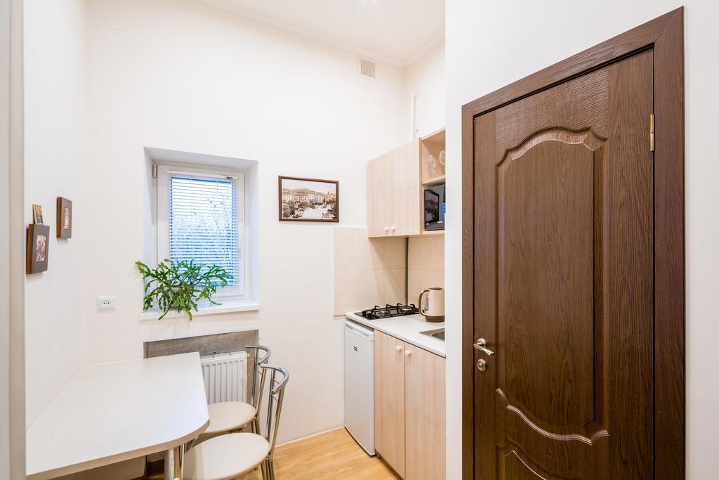 Apartment On Khmelnytskogo Street Lviv Exteriör bild