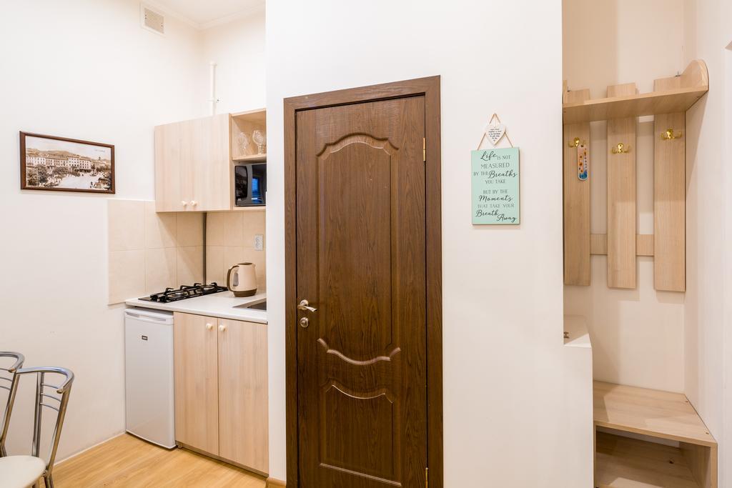 Apartment On Khmelnytskogo Street Lviv Exteriör bild